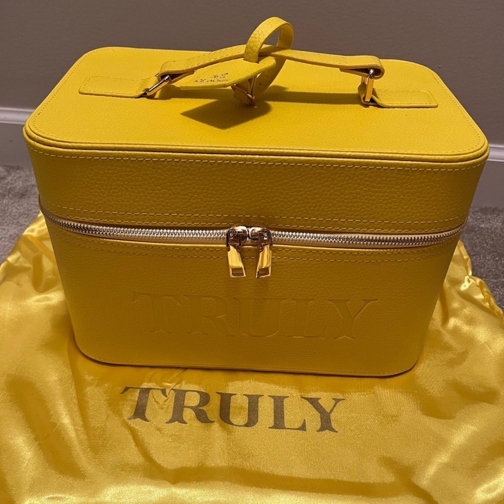 St. Tropez Luxury Travel Trunk Truly + FREE SHIPPING & FREE TRULY GIFT